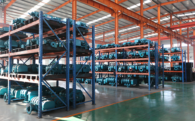 章丘豐源機械有限公司車間風機展示臺.jpg 章丘豐源機械有限公司車間風機展示臺