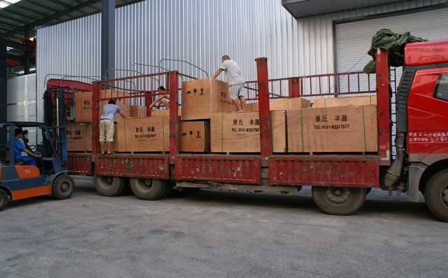 豐源機械三葉羅茨風機裝箱完畢,裝車發貨 豐源機械三葉羅茨風機裝箱完畢,裝車發貨