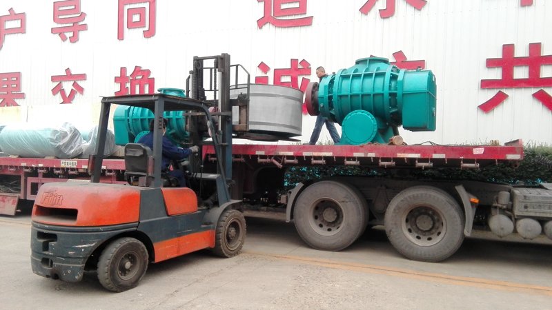 豐源機械三葉羅茨風機準備裝車發貨 豐源機械三葉羅茨風機準備裝車發貨