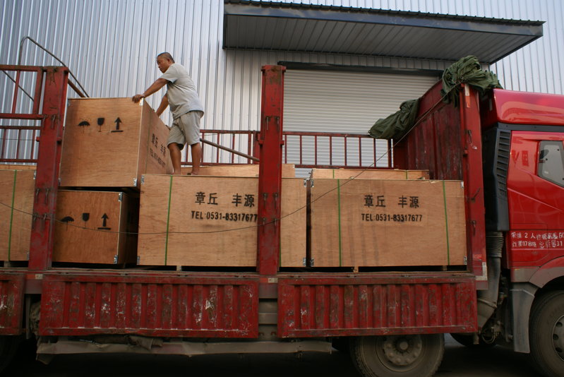 豐源機械三葉羅茨風機準備裝車發貨 豐源機械三葉羅茨風機準備裝車發貨