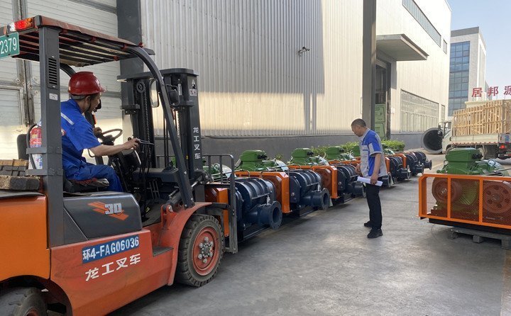 羅茨鼓風機發(fā)貨